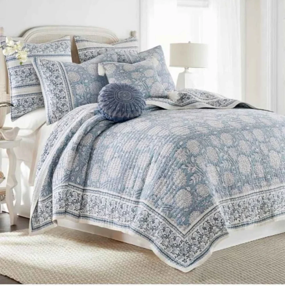 Levtex Home Adare Blue Reversible Full/Queen Quilt Set (88x92in)  2 Pillow Shams